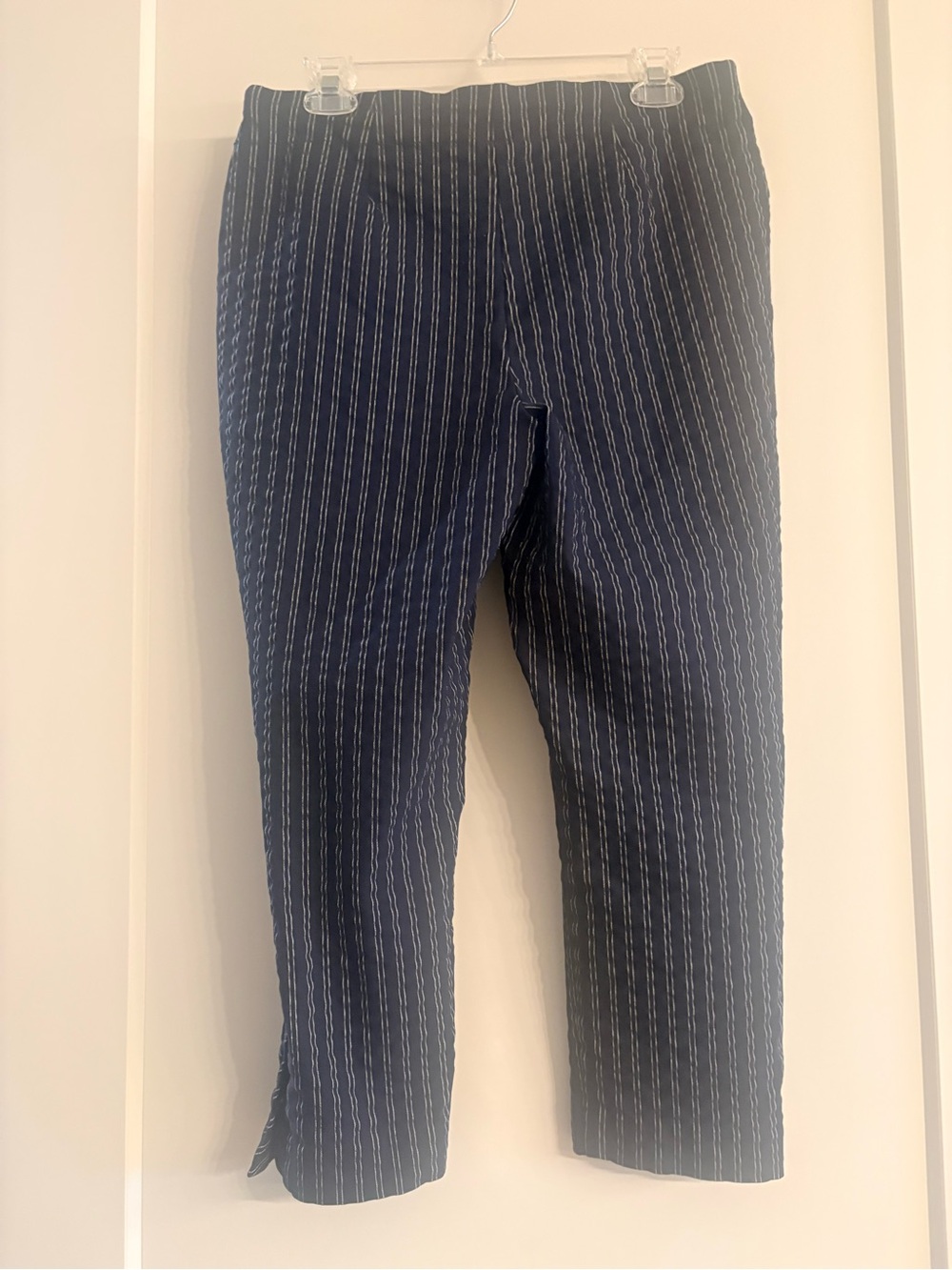 Chico's Navy Pinstripe pull on Capri Pants chicos size 1.5 (10)
